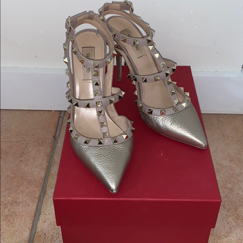 Valentino rockstud pump
